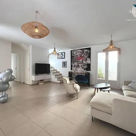 6 Personnes Avec Piscine Privee Vila *